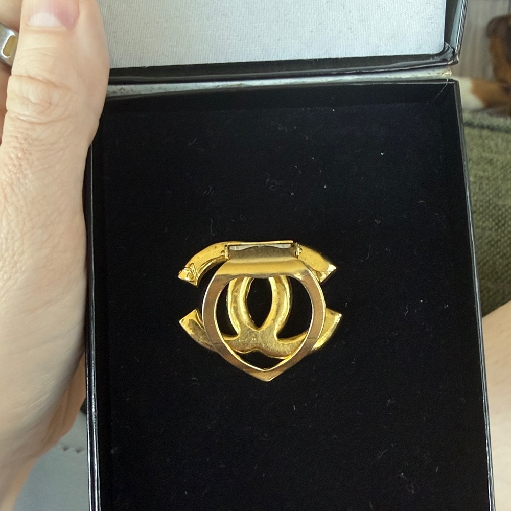 Chanel Gold Crystal vintage Logo Brooch, 24k plated - Picture 3 of 6